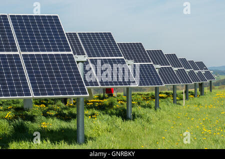 Ulrichsberg, Österreich, Solaranlagen auf einem Feld in das obere Mühlviertel Stockfoto