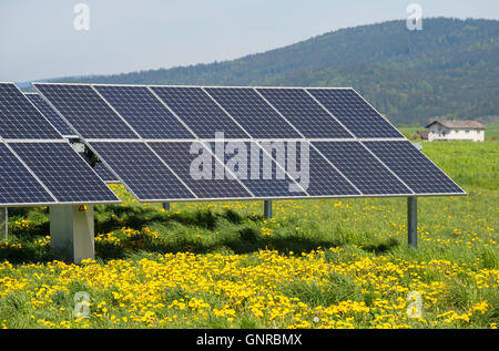 Ulrichsberg, Österreich, Solaranlagen auf einem Feld in das obere Mühlviertel Stockfoto