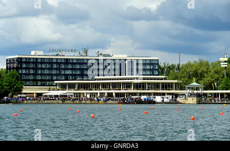 Hannover, Deutschland, Blick über den Maschsee zum Innenhof des Hotels Stockfoto