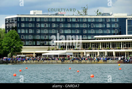 Hannover, Deutschland, Blick über den Maschsee zum Innenhof des Hotels Stockfoto