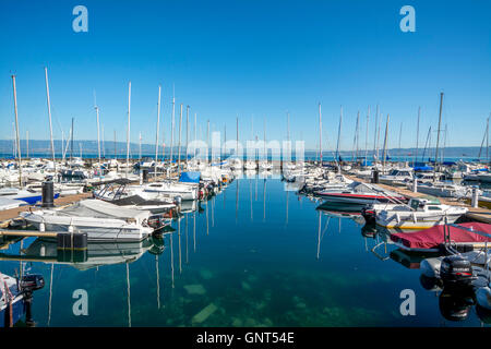 Die Marina von Évian-Les-Bains am Genfer See, Haute-Savoie, Frankreich, Europa Stockfoto
