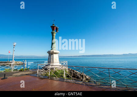 Leuchtturm-Lampe am Genfersee, Evian-Les-Bains, Haute Savoie, Frankreich, Europa Stockfoto