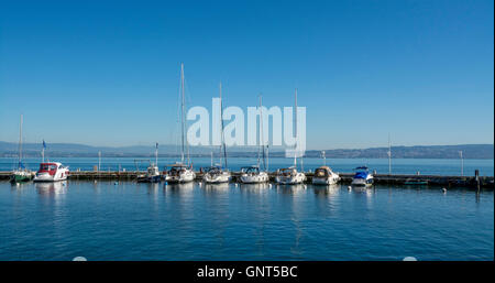 Die Marina von Évian-Les-Bains am Genfer See, Haute-Savoie, Frankreich, Europa Stockfoto