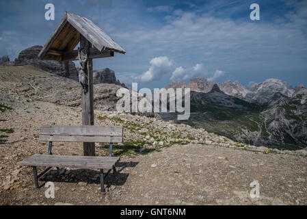 Sexten-Sextner Dolomiten mit Blick auf die Drei Zinnen-Locatelli Hütte Berghütte Stockfoto