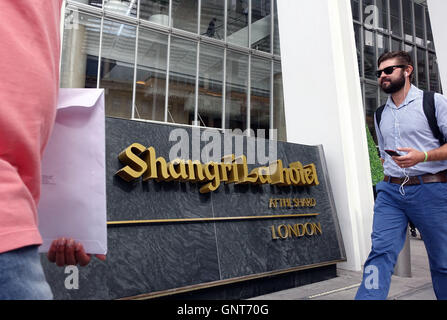 Eingang zum Shangri La Hotel in der Shard, London Stockfoto