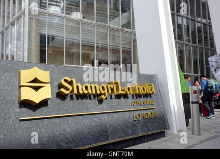 Eingang zum Shangri La Hotel in der Shard, London Stockfoto