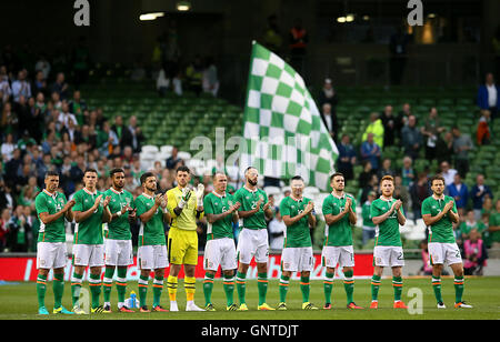 Robbie Keane (Mitte) der Republik Irland mit Teamkollegen vor dem International Friendly im Aviva Stadium, Dublin. DRÜCKEN SIE VERBANDSFOTO. Bilddatum: Mittwoch, 31. August 2016. Siehe PA Story SOCCER Republic. Das Foto sollte lauten: Brian Lawless/PA Wire. Stockfoto