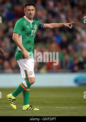 Republik Irland Robbie Keane Gesten während der internationale Freundschaftsspiele im Aviva Stadium Dublin. PRESSEVERBAND Foto. Bild Datum: Mittwoch, 31. August 2016. Sehen Sie PA Geschichte Fußball Republik. Bildnachweis sollte lauten: Niall Carson/PA Wire. Einschränkungen: Nur zur redaktionellen Verwendung, nicht für kommerzielle Zwecke ohne vorherige Genehmigung kontaktieren Sie PA Bilder für weitere Informationen: Tel: + 44 (0) 115 8447447. Stockfoto