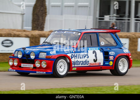 1985 Renault 5 Maxi Turbo mit Fahrer Jean Ragnotti auf die 2016 Goodwood Festival of Speed, Sussex, UK. Stockfoto