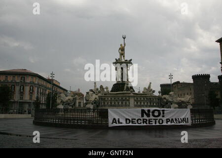 Napoli, Italien. 31. August 2016. Demonstration in Piazza Gemeinde in Neapel unter dem Rathaus von den Betreibern der Spielhallen gegen das "Panini" Dekret gegen Spielsucht, der Bürgermeister von Napoli, Luigi De Magistris ausgestellt. © Esposito Salvatore/Pacific Press/Alamy Live-Nachrichten Stockfoto