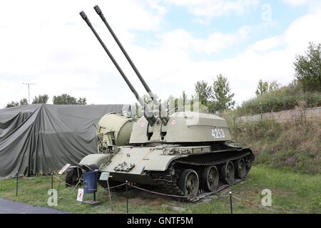 Warschau, Polen. 31. August 2016. Das Museum der polnischen Streitkräfte stellt mehrere Panzern, Haubitzen und Kanonen des zweiten Weltkriegs und Waffen während des Kalten Krieges verwendet. Ausstellungstücke wie der russische Panzer t-34, t-55, die Katjuscha und Flugzeug Kämpfer MiG-21 sind Teil der historischen Ausstellung. Bildnachweis: Madeleine Lenz/Pacific Press/Alamy Live-Nachrichten Stockfoto