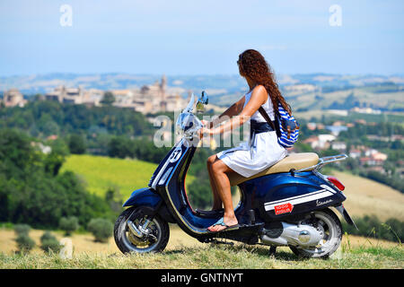 Motorrad 125 Ccm Italien frau m 228 dchen roller motorrad vespa primavera 125ccm Motorrad 125 Ccm Italien frau m 228 dchen roller motorrad vespa primavera 125ccm