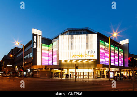 Fassade des intu Victoria Centre - Einkaufszentrum. in Nottingham, England. Stockfoto