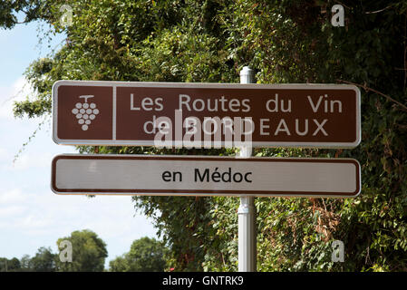 Medoc Bordeaux Frankreich - Weinstraße Zeichen für Autofahrer Stockfoto