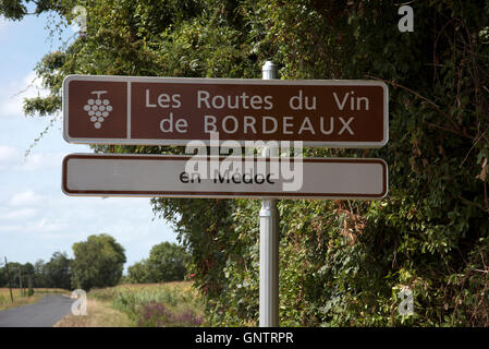 Medoc Bordeaux Frankreich - Weinstraße Zeichen für Autofahrer Stockfoto