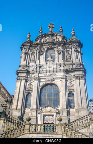 Clérigos Kirche (Kirche der geistlichen), eine barocke Kirche in Porto, Portugal. Der hohen Glockenturm, der Torre Dos Clérigos, können Stockfoto