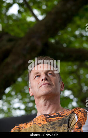 Chris Packham, der englische Naturforscher, Naturfotograf, TV-Moderatorin und Autorin, an das Edinburgh International Book Festival. Edinburgh, Schottland. 14. August 2016 Stockfoto