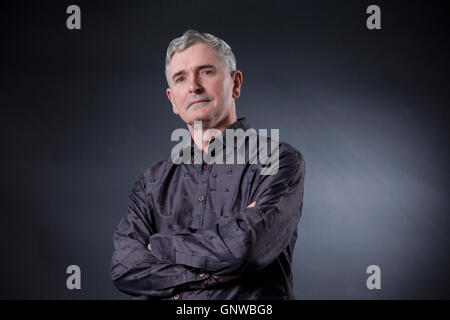 Mike Carey, der britische Schriftsteller der Comic-Bücher, Romane und Filme auf dem Edinburgh International Book Festival. Edinburgh, Schottland. 14. August 2016 Stockfoto