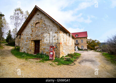 verlassene Haus von Tatoi-Palast, der Ort, wo die ehemalige griechische königliche Familie blieb Stockfoto