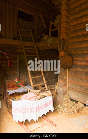 Vitoslavlitsy, Russland - 7. Juni 2016: Ausstellungen im "Vitoslavlitsy"-ein Open-Air-Museum der Volksarchitektur aus Holz. Das Museum, op Stockfoto