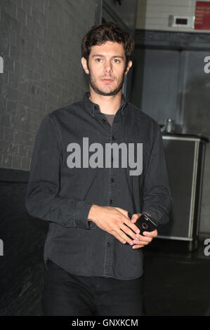 New York, New York, USA. 31. August 2016. Adam Brody bei AOL zu bauen, über seine Knistern Scripted Drama StarUp in New York zu sprechen. 31. August 2016. Bildnachweis: MediaPunch Inc/Alamy Live-Nachrichten Stockfoto