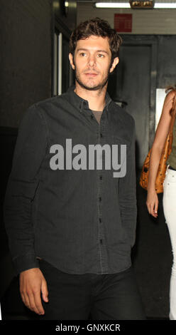 New York, New York, USA. 31. August 2016. Adam Brody bei AOL zu bauen, über seine Knistern Scripted Drama StarUp in New York zu sprechen. 31. August 2016. Bildnachweis: MediaPunch Inc/Alamy Live-Nachrichten Stockfoto