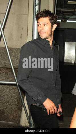 New York, New York, USA. 31. August 2016. Adam Brody bei AOL zu bauen, über seine Knistern Scripted Drama StarUp in New York zu sprechen. 31. August 2016. Bildnachweis: MediaPunch Inc/Alamy Live-Nachrichten Stockfoto