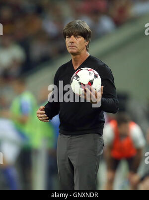 Mönchengladbach, Deutschland. 31. August 2016. Deutschlands Trainer Joachim Loew während der internationalen Fußballspiel zwischen Deutschland und Finnland im Stadion im Borussia-Park in Mönchengladbach, 31. August 2016. Foto: INA FASSBENDER/Dpa/Alamy Live News Stockfoto