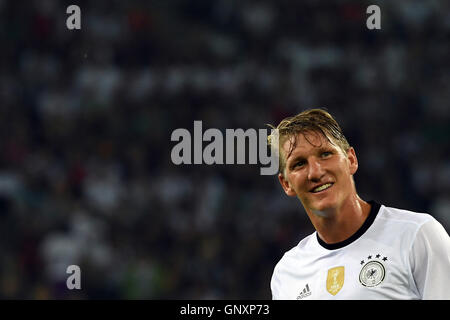 Mönchengladbach, Deutschland. 31. August 2016. Deutschlands Bastian Schweinsteiger während der internationalen Fußballspiel zwischen Deutschland und Finnland im Stadion im Borussia-Park in Mönchengladbach, 31. August 2016. Foto: FEDERICO GAMBARINI/Dpa/Alamy Live News Stockfoto