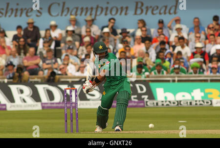 Leeds, UK. 01. Sep, 2016. Headingley Carnegie Stadium, West Yorkshire, Leeds, UK. Donnerstag, 1. September 2016. Babari Aslam von Pakistan Wimper gegen England während der 4. One Day International zwischen England und Pakistan in Leeds am 1. September 2016 © Stephen Gaunt/Alamy Live News Bildnachweis: Stephen Gaunt/Alamy Live News Stockfoto