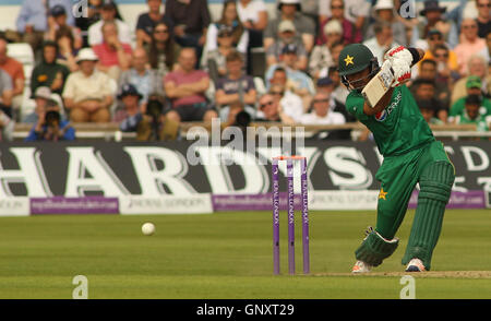 Leeds, UK. 01. Sep, 2016. Headingley Carnegie Stadium, West Yorkshire, Leeds, UK. Donnerstag, 1. September 2016. Babari Aslam von Pakistan Wimper gegen England während der 4. One Day International zwischen England und Pakistan in Leeds am 1. September 2016 © Stephen Gaunt/Alamy Live News Bildnachweis: Stephen Gaunt/Alamy Live News Stockfoto