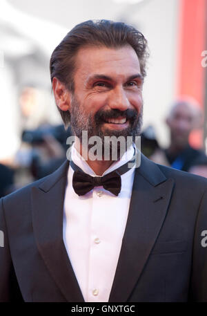 Venedig, Italien. 31. August 2016. Fabrizio Gifuni an der Eröffnungsfeier und die Premiere des Films La La Land auf dem 73. Venice Film Festival, Sala Grande auf Mittwoch, 31. August 2016, Venedig Lido, Italien. Bildnachweis: Doreen Kennedy/Alamy Live-Nachrichten Stockfoto