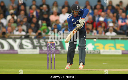 Leeds, UK. 01. Sep, 2016. Headingley Carnegie Stadium, West Yorkshire, Leeds, UK. Donnerstag, 1. September 2016. Jason Roy von England Wimper gegen Pakistan während der 4. One Day International zwischen England und Pakistan in Leeds am 1. September 2016 © Stephen Gaunt/Alamy Live News Bildnachweis: Stephen Gaunt/Alamy Live News Stockfoto