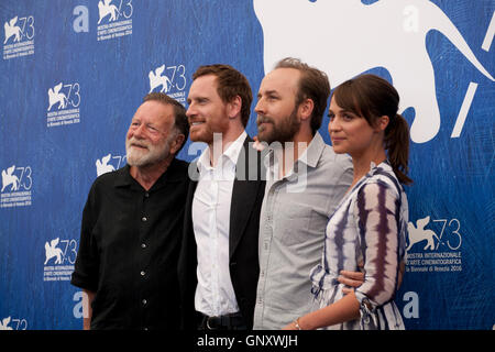 Venedig, Italien. 1. September 2016. Jack Thompson, Michael Fassbender, Regisseur Derek Cianfrance und Schauspielerin Alicia Vikander beim Licht zwischen Ozeane Film Fototermin auf dem 73. Venedig Film Festival, Sala Grande auf Donnerstag, 1. September 2016, Venedig Lido. Bildnachweis: Doreen Kennedy/Alamy Live-Nachrichten Stockfoto