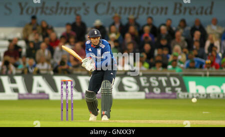 Leeds, UK. 01. Sep, 2016. Headingley Carnegie Stadium, West Yorkshire, Leeds, UK. Donnerstag, 1. September 2016. Jonny Bairstow von England Wimper gegen Pakistan während der 4. One Day International zwischen England und Pakistan in Leeds am 1. September 2016 © Stephen Gaunt/Alamy Live News Bildnachweis: Stephen Gaunt/Alamy Live News Stockfoto