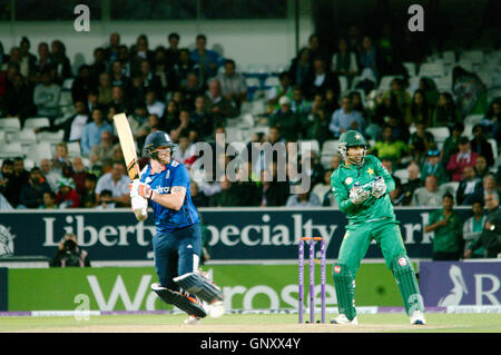 Leeds, Großbritannien, 1. September 2016. Ben Stokes spielen auf dem Schoß zu 50 läuft für England gegen Pakistan im vierten Royal London einen Tag International bei Headingley zu erreichen. Credit: Colin Edwards/Alamy leben Nachrichten Stockfoto