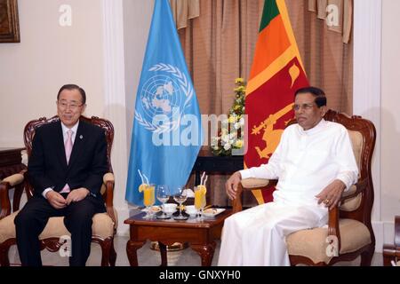 Colombo, Sri Lanka. 1. September 2016. UN-Generalsekretär Ban Ki-Moon (L) trifft sich mit Sri Lankas Präsident Maithripala Sirisena in Colombo, Sri Lanka, 1. September 2016. © Gayan Sameera/Xinhua/Alamy Live-Nachrichten Stockfoto