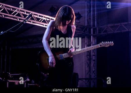 Tochter führt live auf Circolo Magnolia in Mailand, Italien, am 1. September 2016 Stockfoto