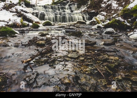 Vasaristi-Wasserfall-Langzeitbelichtung-Ansicht, Lahemaa Nationalpark, Estland Stockfoto