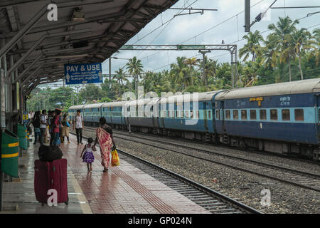 Zug am Bahnhof in Fort Kochi, Kerala - Indien Stockfoto