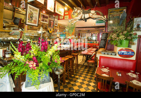 Innenraum der klassische französische Brasserie in Chantilly, in der Nähe von Paris, Frankreich. Stockfoto