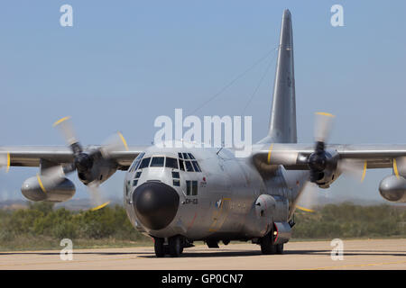 Belgische Luftwaffe c-130 Herkules Transportflugzeug Rollen nach der Landung auf Zaragoza Luftwaffenstützpunkt. Stockfoto