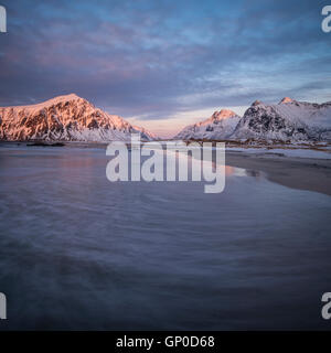 Winter am Skagsanden Strand, Flakstadøy, Lofoten Inseln, Norwegen Stockfoto