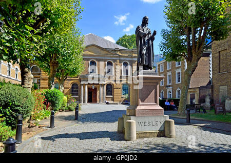 London England, UK. Wesley Chapel, City Road EC1Y. Evangelisch-methodistische Kirche, erbaut im Jahre 1778 von John Wesley. Statue (1891: J Adams Acton) Stockfoto