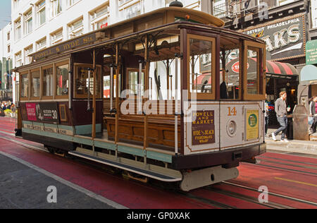 Leer, historischen Triebwagen auf der Straße in Downtown San Francisco.Editorial. Enge, horizontale Ansicht. Stockfoto