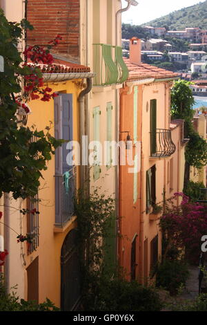 Die Straßen von Collioure, Roussillon, Frankreich Stockfoto