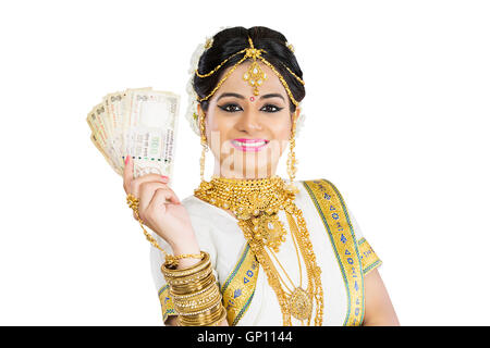 1 schöne Braut Malayalee Frau Geld zeigen Stockfoto