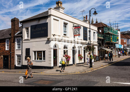 Die Rebe Inn, einem Shepard Neame Pub in Tenterden, Kent, UK Stockfoto