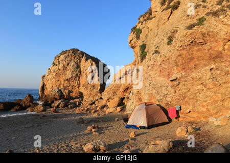 Camping am Strand, Süd Pilion Griechenland Potistika einsam. Stockfoto