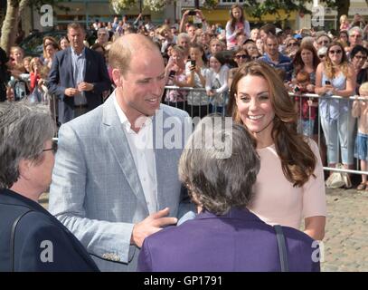 Der Herzog und die Herzogin von Cambridge besuchen Truro Kathedrale zum Jahresbeginn eine ganztägige Tour von Cornwall. Stockfoto